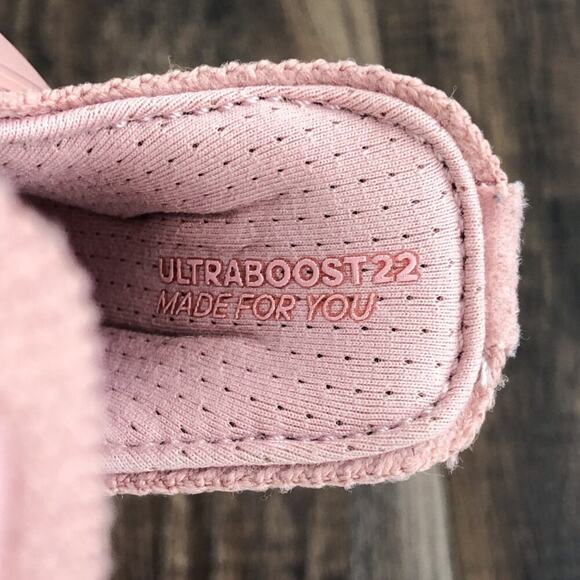 Adidas Ultraboost 22 Running Shoe Sneaker Primeknit Upper Supportive Size 7 Pink - Picture 13 of 16